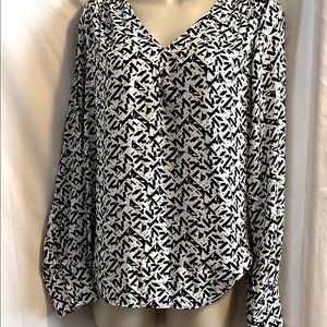 Maison d’Amelie Black and White Elegant Patterned Women's Top Button Cuff. S